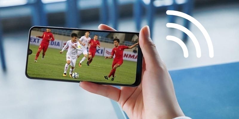 Chỉ cần một chiếc điện thoại là người dùng có thể truy cập vào LUONGSONTV mọi lúc